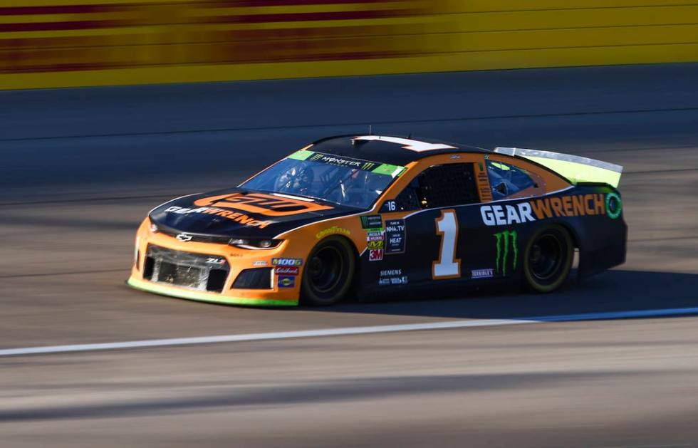 Kurt Busch (1) drives during qualifying for the Monster Energy NASCAR Cup Series South Point 40 ...