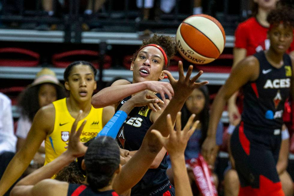 Las Vegas Aces forward Dearica Hamby (5) tosses a pass to center Liz Cambage (8) over the Chica ...