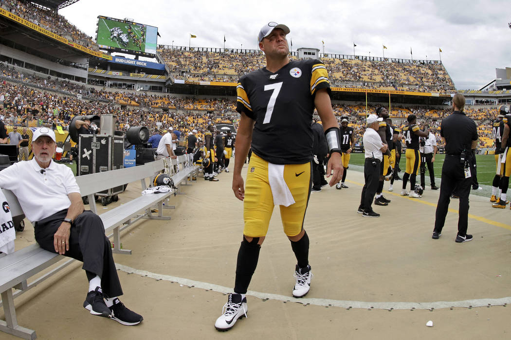 Pittsburgh Steelers quarterback Ben Roethlisberger (7) walks off the field as time runs out in ...