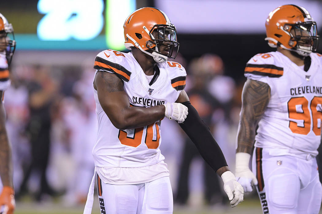 Cleveland Browns defensive end Chris Smith (50) lines up with teammates during the second half ...