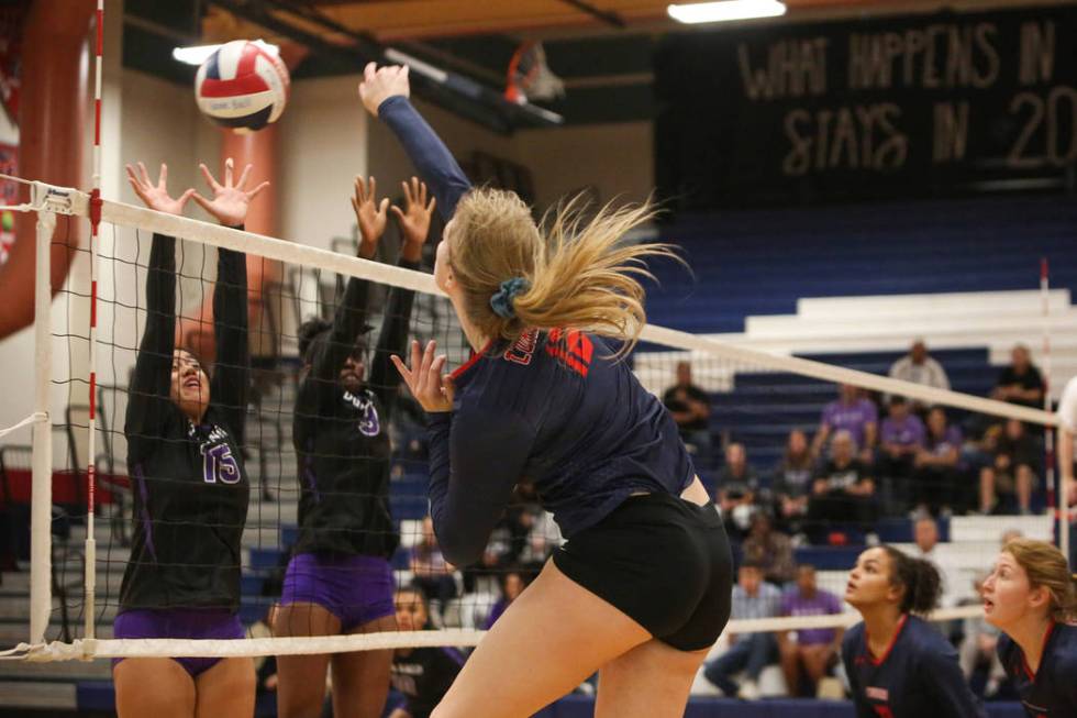 Coronado vs. Durango girls volleyball. Thursday, Nov. 1, 2018. Caroline Brehman/Las Vegas Revie ...