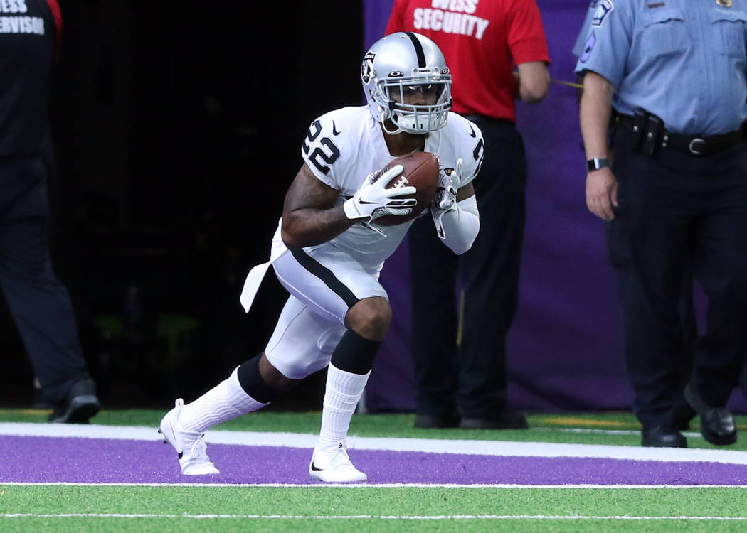 Oakland Raiders defensive back Keisean Nixon (22) warms up ahead of the team's NFL game against ...