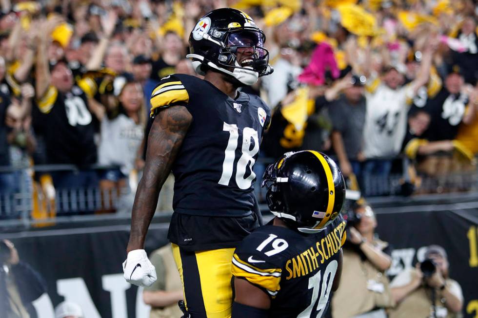 Pittsburgh Steelers wide receiver Diontae Johnson (18) celebrates with JuJu Smith-Schuster (19) ...