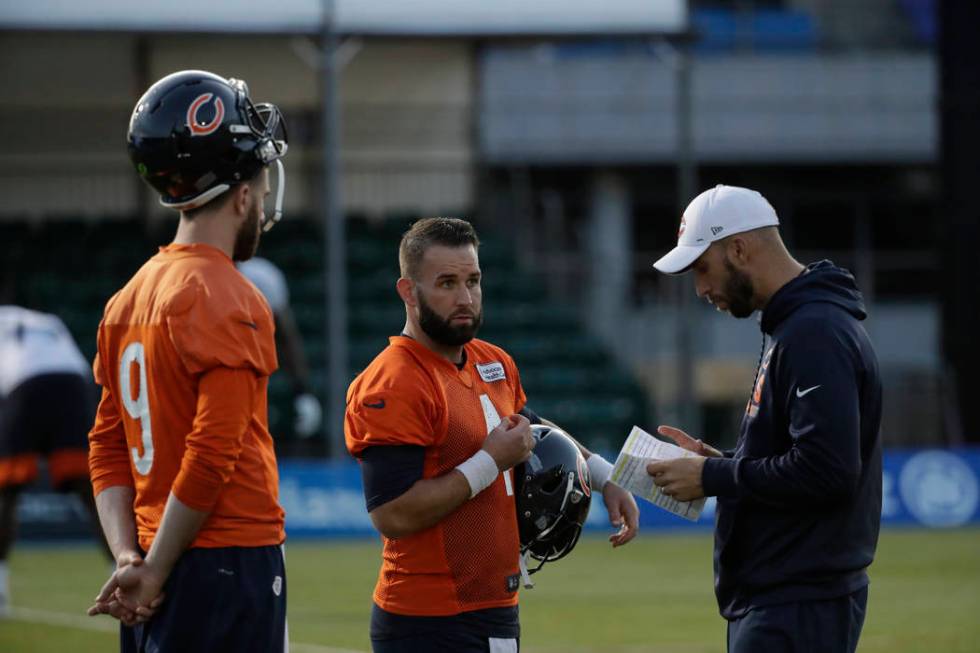 Chicago Bears' quarterback Chase Daniel, center, speaks to quarterback coach Dave Ragone, right ...