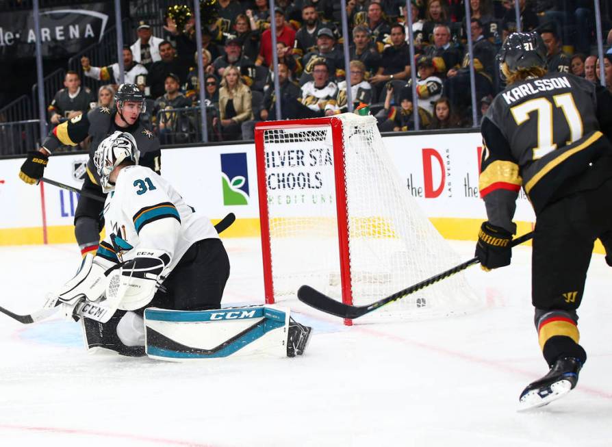 Golden Knights' Reilly Smith, left, scores a shorthanded goal against San Jose Sharks goaltende ...