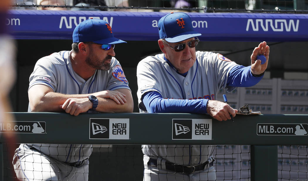 New York Mets interim pitching coach Phil Regan, right, confers with manager Mickey Callaway in ...