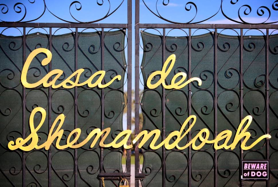 A gate to Casa de Shenandoah, the former Las Vegas estate of Wayne Newton, is seen on Oct. 7, 2 ...