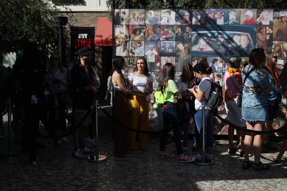 People wait in line for the “Friends” Fan Experience at New York-New York in Las Vegas, Sat ...