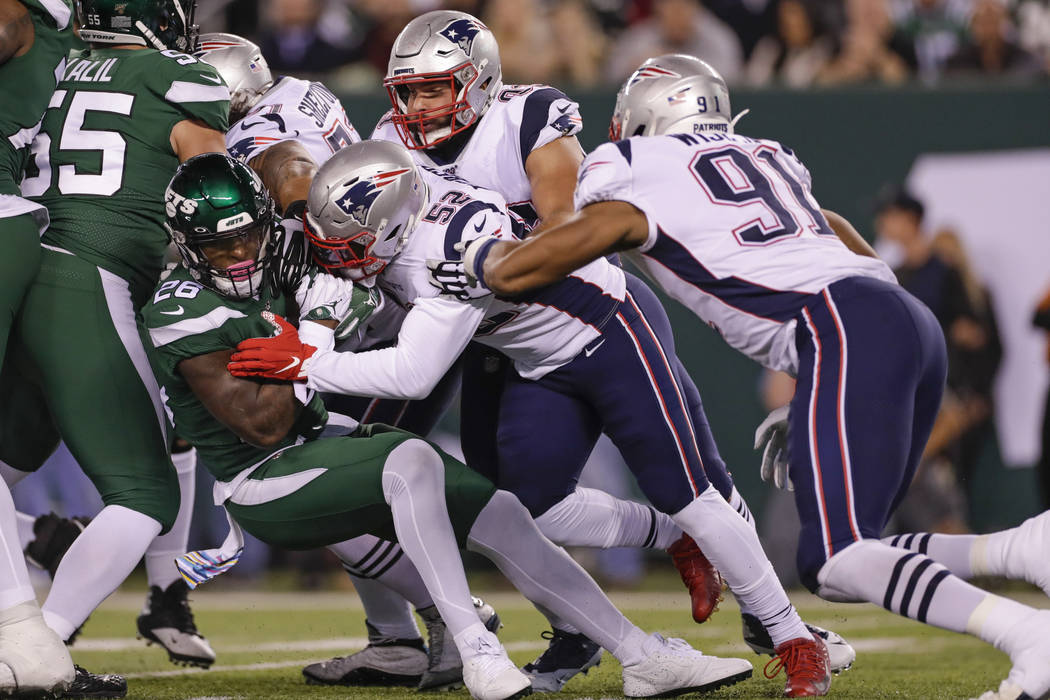 New England Patriots outside linebacker Elandon Roberts (52) tackles New York Jets' Le'Veon Bel ...