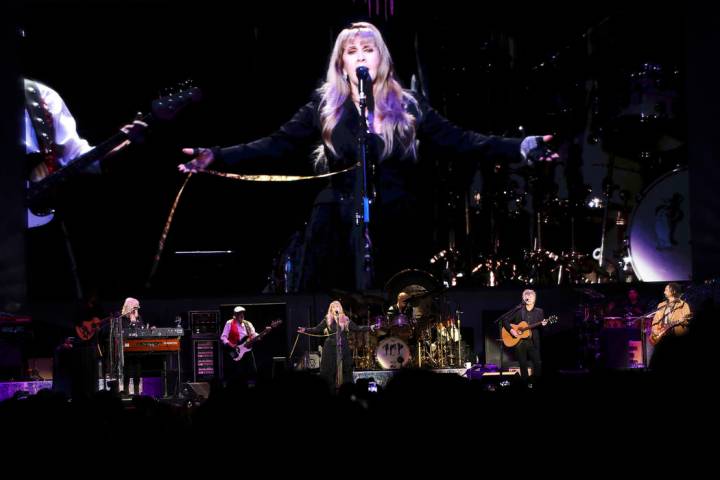 Mick Fleetwood, John McVie, Christine McVie, Stevie Nicks, Mike Campbell and Neil Finn with Fle ...