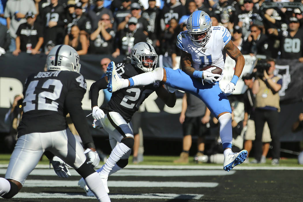 Detroit Lions wide receiver Marvin Jones Jr. (11) catches a touchdown pass against Oakland Raid ...