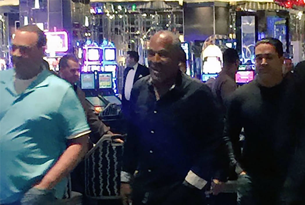 O.J. Simpson, seen at The Cosmopolitan in 2017 (screengrab from Brian Munz‏ on Twitter)