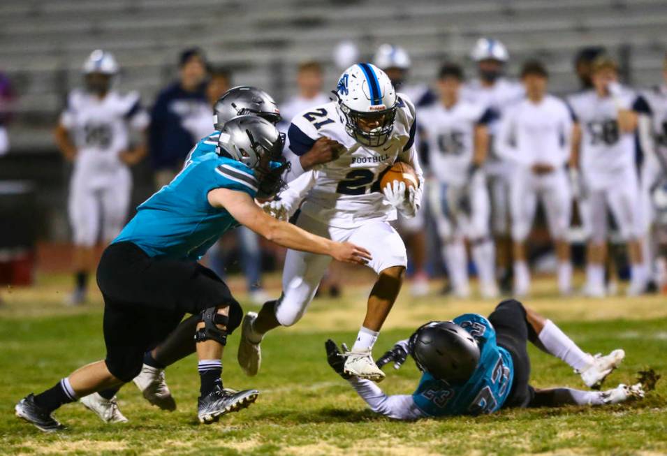 Foothill's Elijaah Bryant (21) jumps over Silverado's Breven Palpallatoc (23) as Silverado's Gr ...