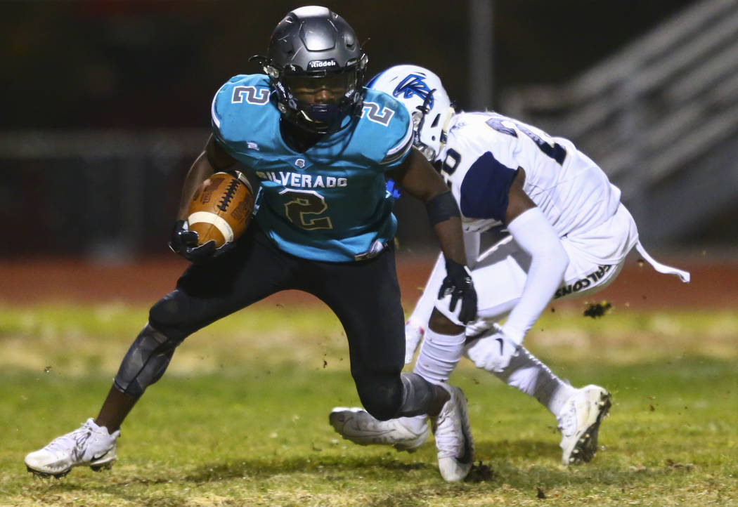 Silverado's Aginae Cunningham (2) runs the ball past Foothill's Omari Canton (20) during the fi ...