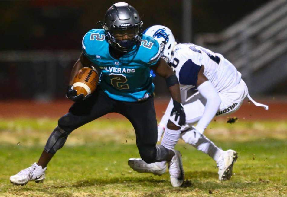 Silverado's Aginae Cunningham (2) runs the ball past Foothill's Omari Canton (20) during the fi ...