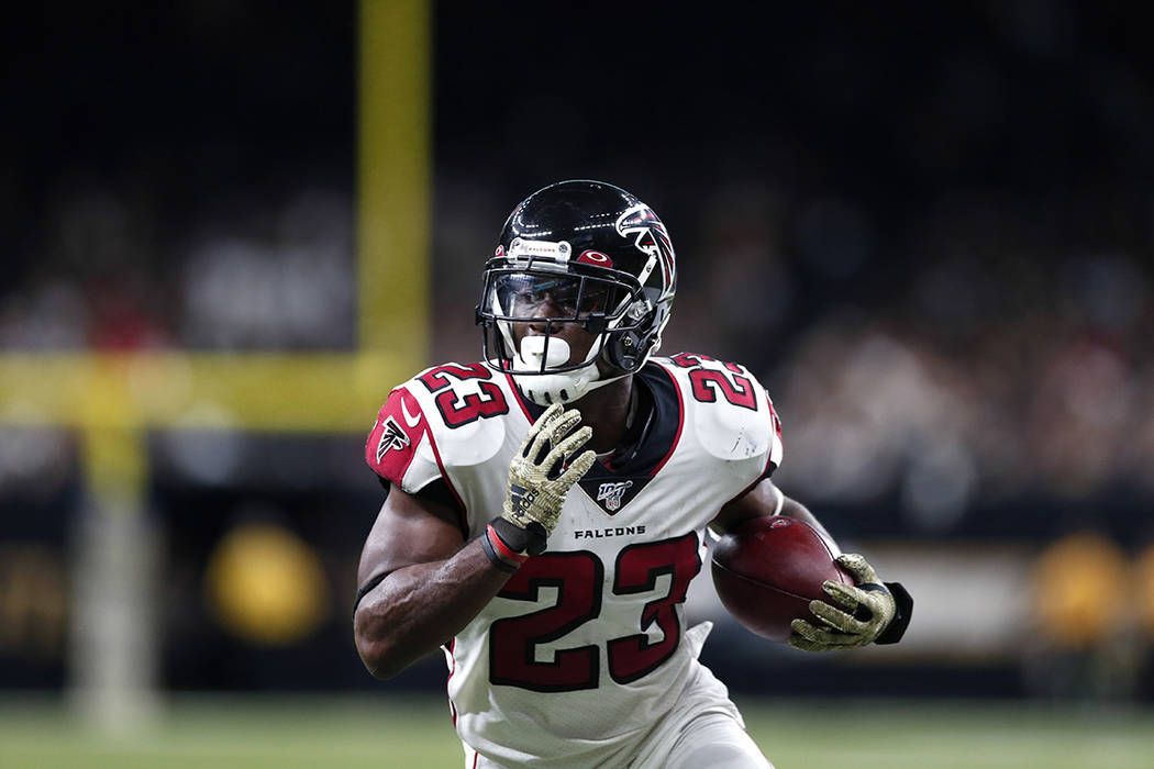 Atlanta Falcons running back Brian Hill (23) carries on a touchdown reception in the second hal ...