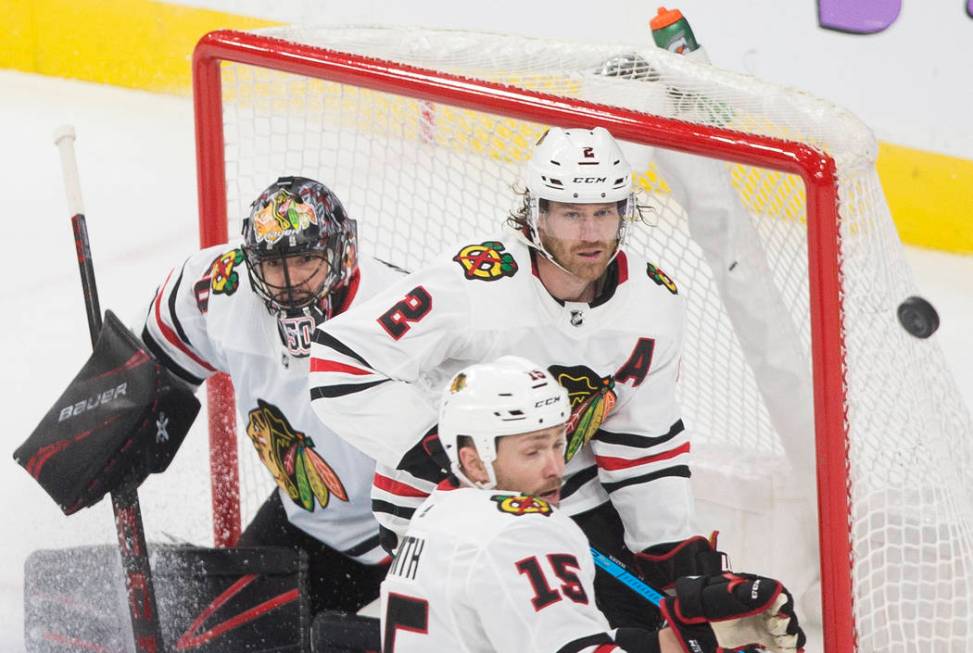 Chicago Blackhawks center Zack Smith (15), Chicago Blackhawks defenseman Duncan Keith (2) and C ...