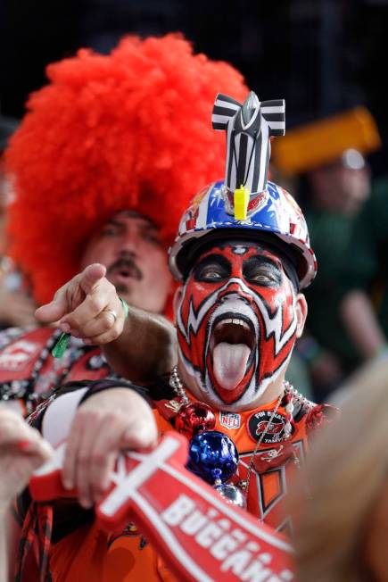 Tennessee Titans fan Keith Kunzig, of Tampa Bay, Fla., main stage ahead of the second round of ...