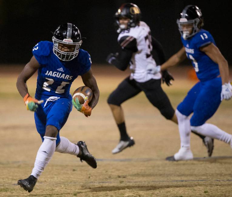 Desert Pines sophomore running back Javontae Barnes (22) sprints towards the sideline past Fait ...