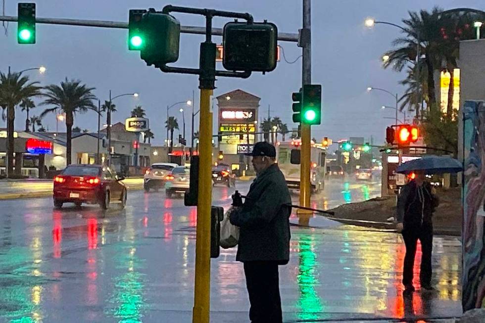 Pedestrians in the rain in Las Vegas, Wednesday, Nov. 20, 2019. (Glenn Puit/Las Vegas Review-Jo ...