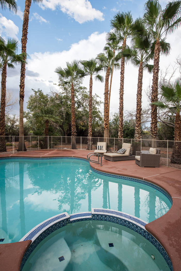 The guesthouse has a pool and a spa. (Simply Vegas)