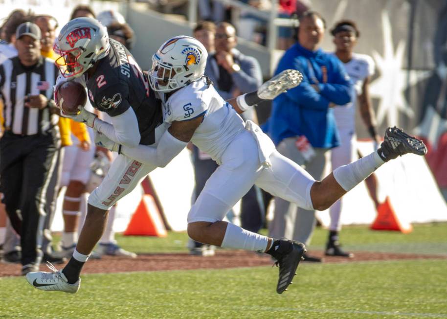 UNLV Rebels wide receiver Mekhi Stevenson (2, left) makes a drive-saving reception over San Jos ...