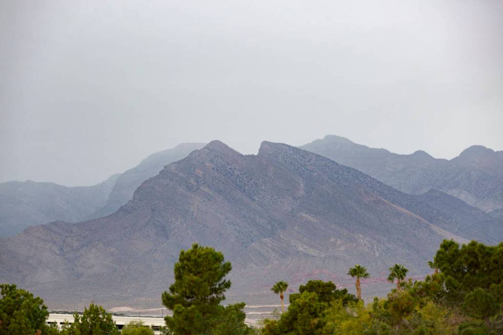 Heavy clouds roll in west Las Vegas toward Summerlin on Wednesday, Nov. 27, 2019. (Elizabeth Br ...