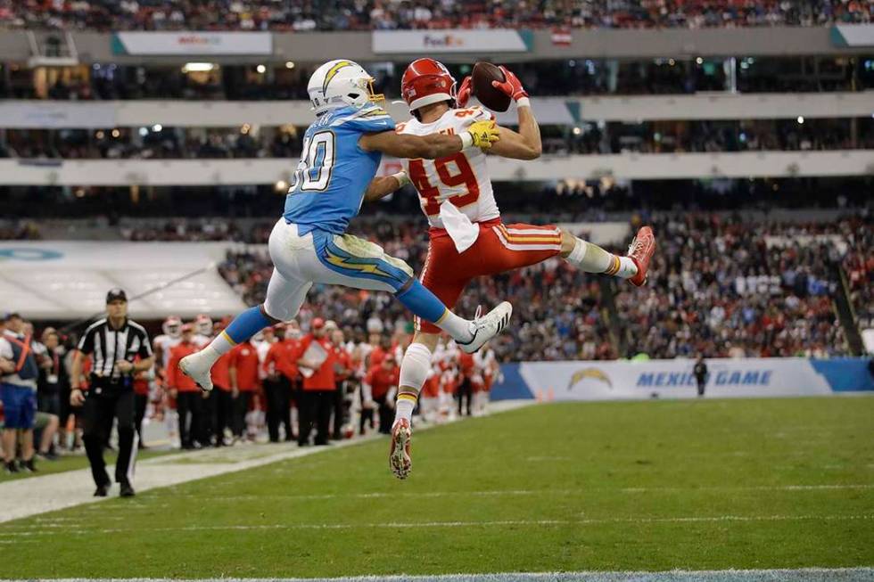 Kansas City Chiefs defensive back Daniel Sorensen, right, intercepts a pass intended for Los An ...