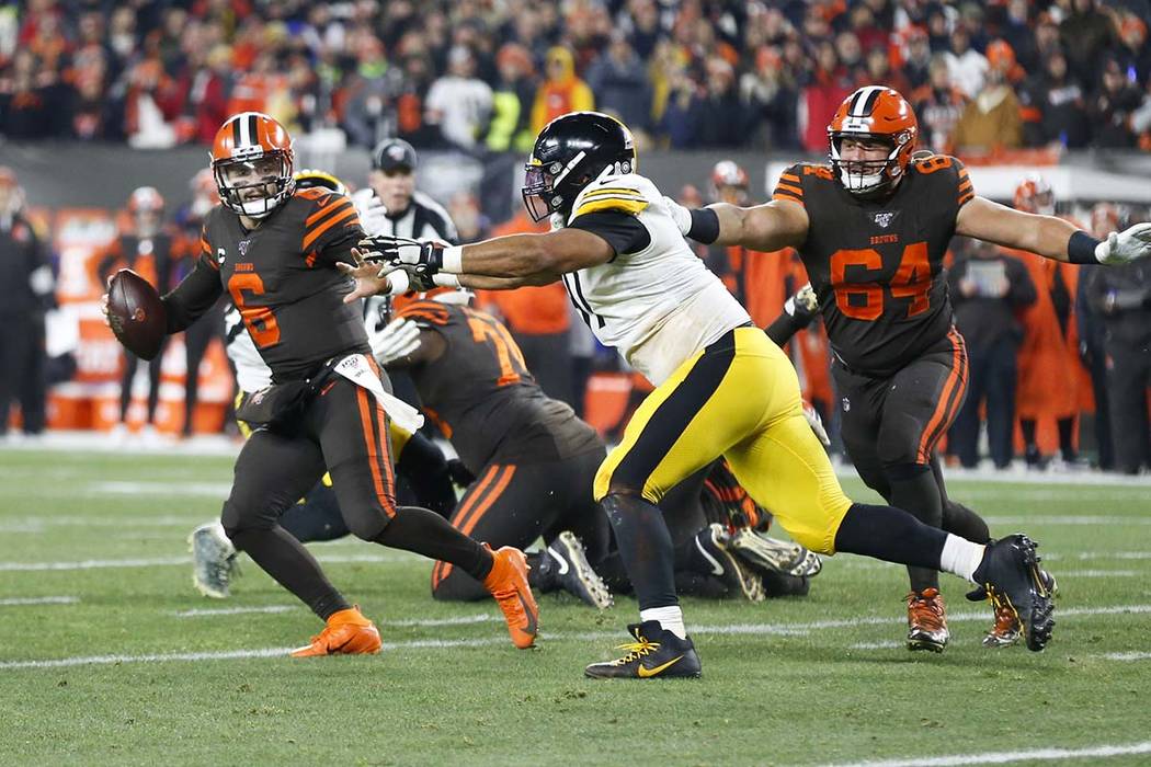 Cleveland Browns quarterback Baker Mayfield (6) plays against Pittsburgh Steelers defensive end ...