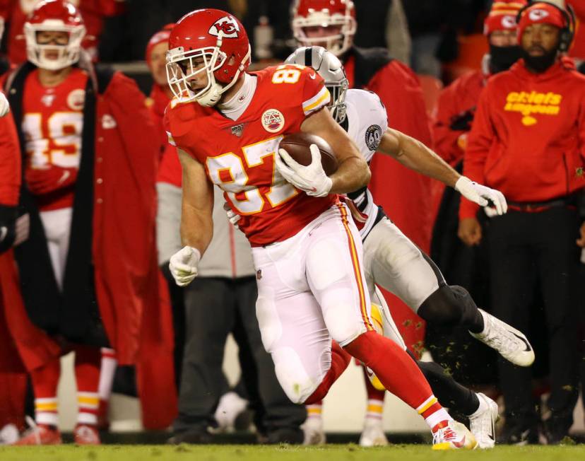 Oakland Raiders free safety Erik Harris (25) pursues Kansas City Chiefs tight end Travis Kelce ...