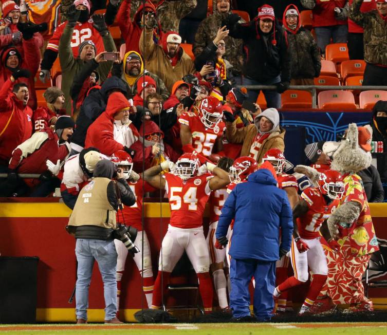 Kansas City Chiefs outside linebacker Damien Wilson (54) flexes as cornerback Charvarius Ward ( ...