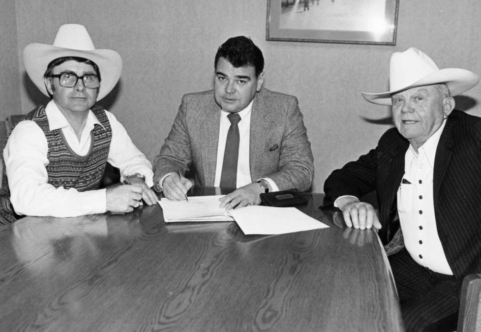 Shawn Davis, shown here (at left) with Phil Arce and Benny Binion, executes the agreement to br ...