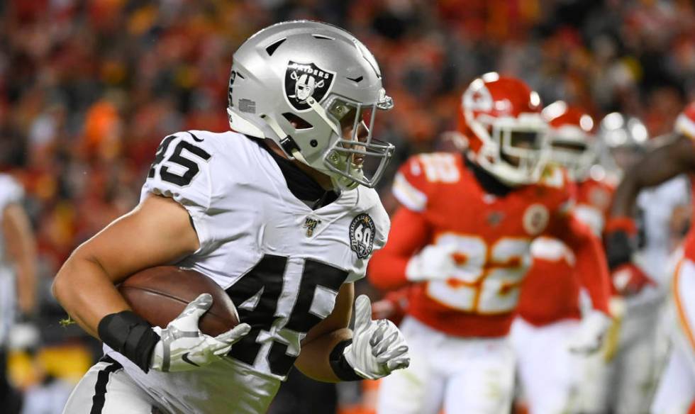 Oakland Raiders running back Alec Ingold (45) runs the ball against the Kansas City Chiefs duri ...