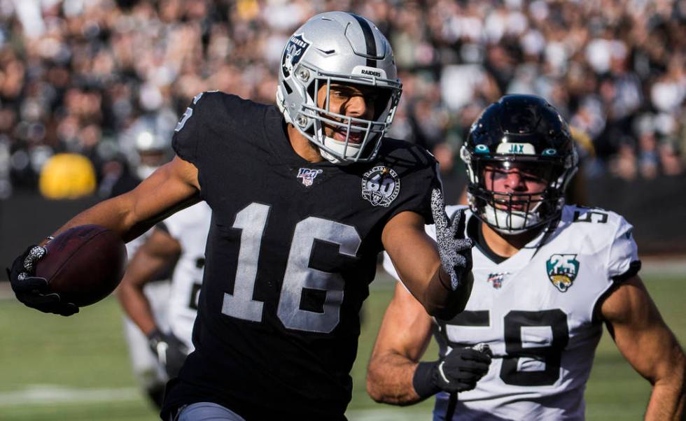 Oakland Raiders wide receiver Tyrell Williams (16) sprints down the sideline past Jacksonville ...