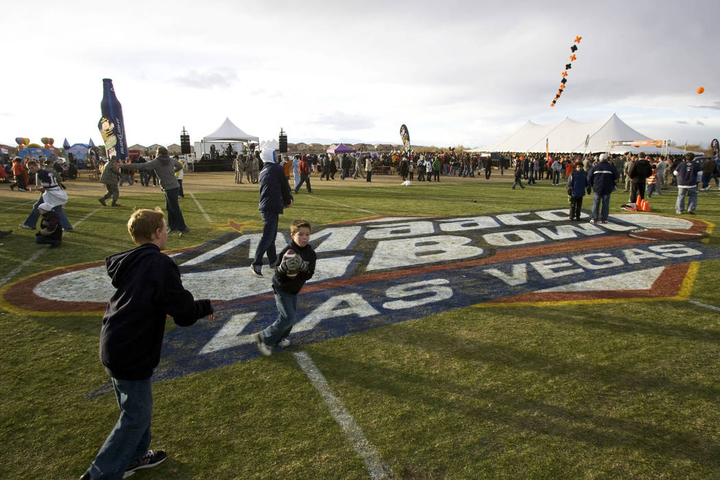 People play in the tailgate section before the MAACO Bowl Las Vegas between Oregon State and Br ...