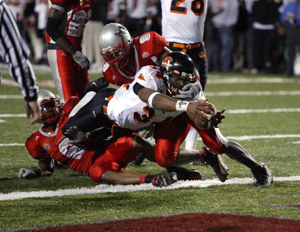 Oregon State tailback Steven Jackson dives for a touchdown in the second quarter as New Mexico ...