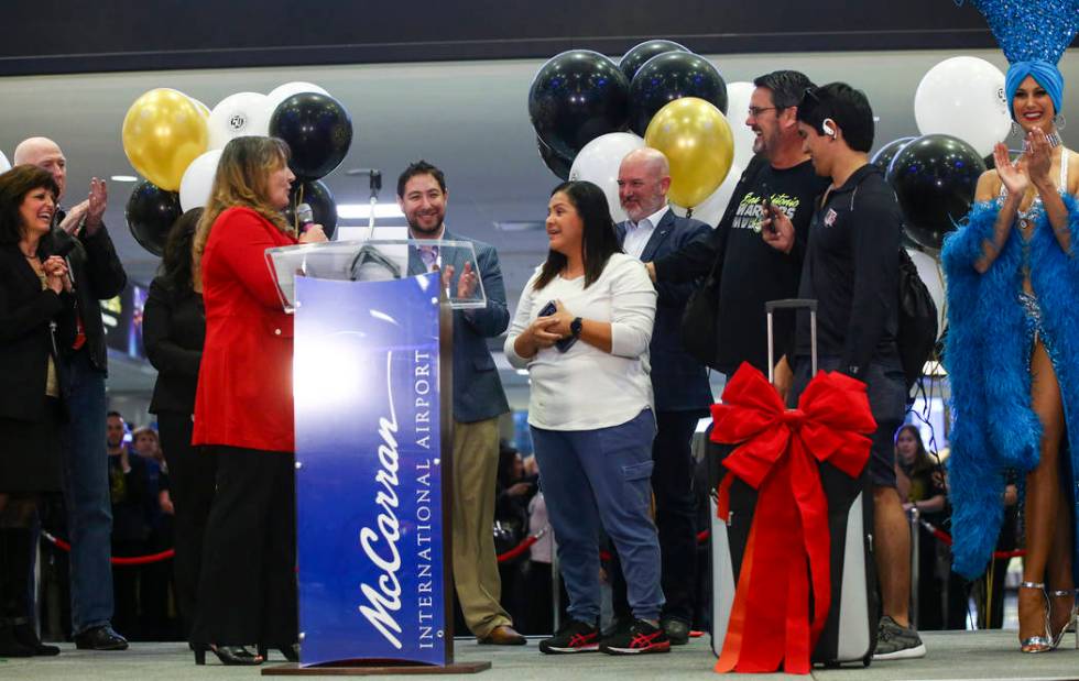 Clark County Commission Chairwoman Marilyn Kirkpatrick, left, talks with Hilda Black, of San An ...