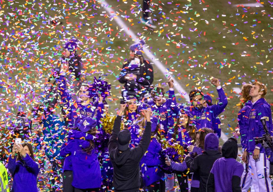 Confetti rains down on Washington Huskies cheerleaders while the trophy is presented after defe ...