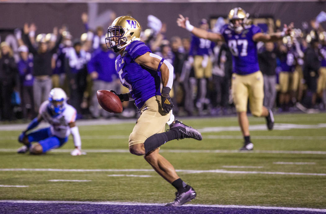 Washington Huskies wide receiver Andre Baccellia (5) scampers into the end zone over the Boise ...