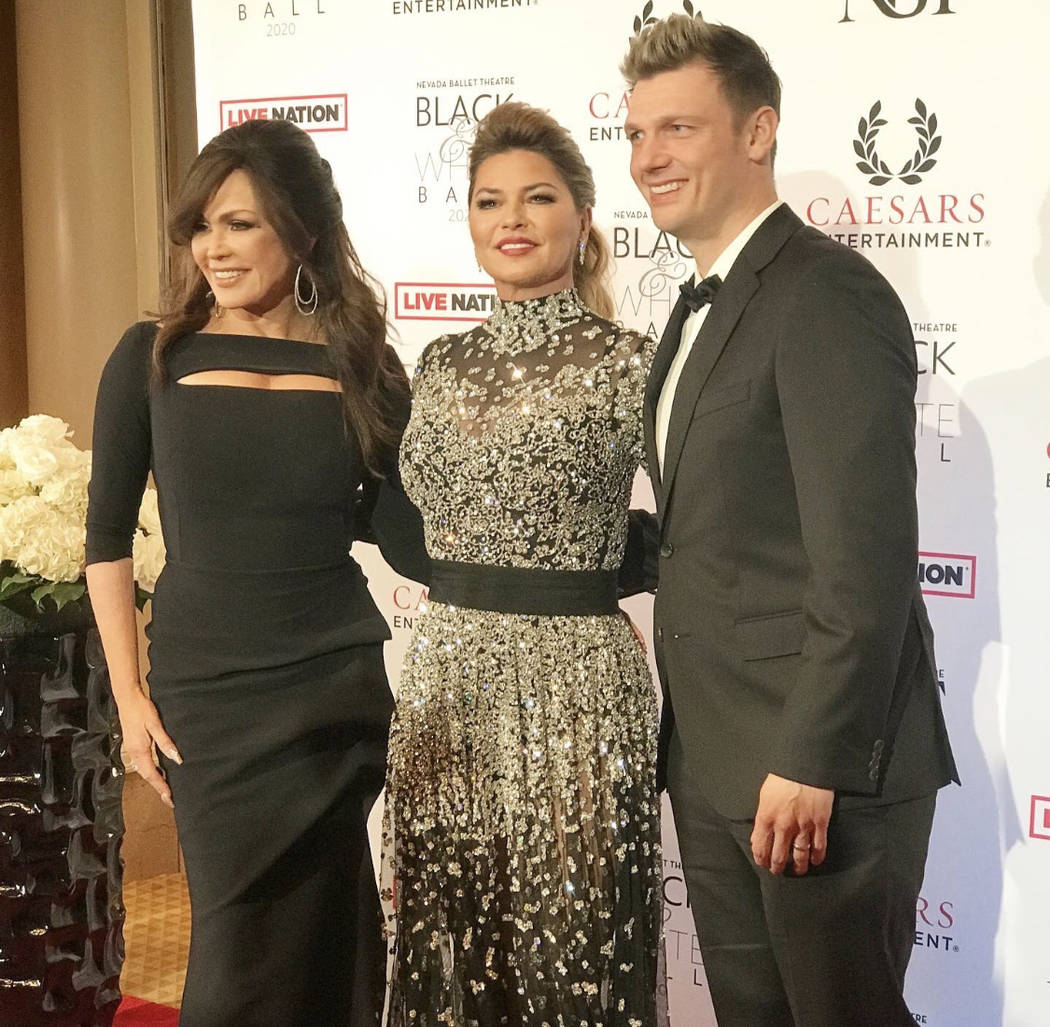 Shania Twain, center, is shown with Marie Osmond and Nick Carter of the Backstreet Boys at the ...