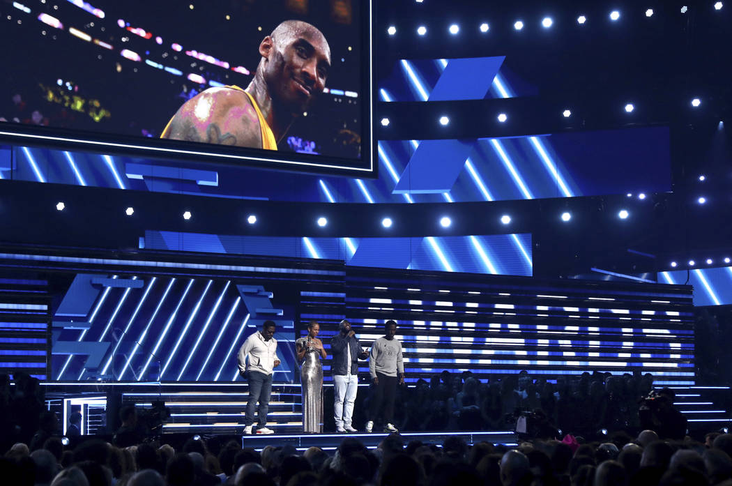 Alicia Keys, second left, and members of Boys II Men, from left, Nathan Morris, Wanya Morris an ...