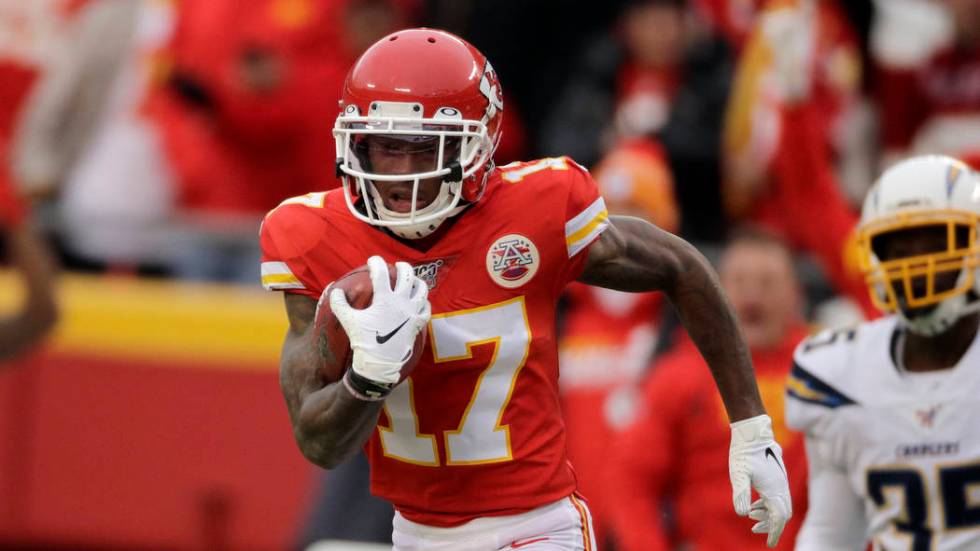 Kansas City Chiefs wide receiver Mecole Hardman (17) runs for a touchdown during the second hal ...