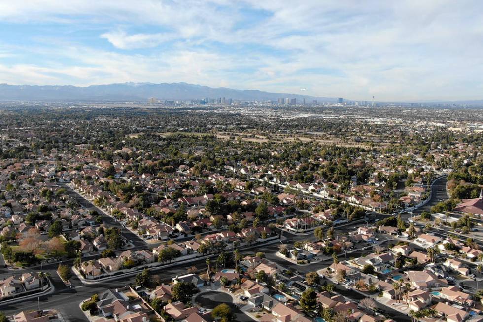 Aerial view of homes near Valle Verde Drive in Henderson, Nevada. (Michael Quine/Las Vegas Revi ...