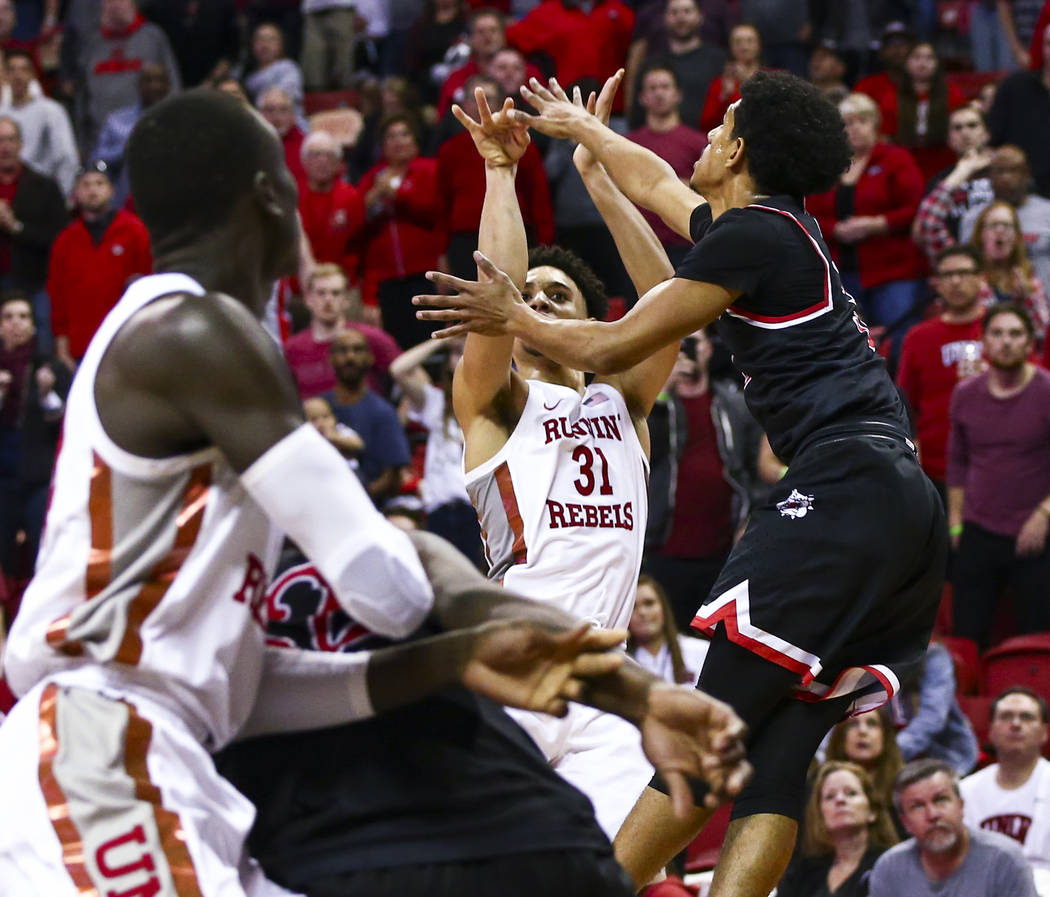 UNLV's Marvin Coleman (31) shoots to score in the final second of the game to lift UNLV to a 68 ...