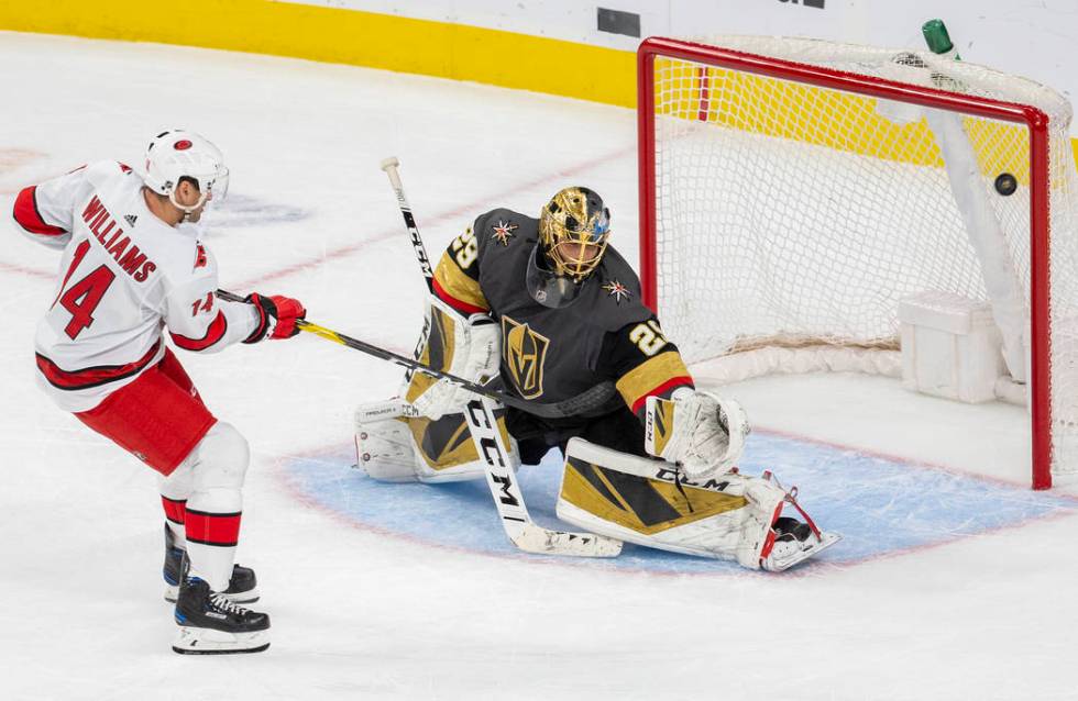 Carolina Hurricanes right wing Justin Williams (14) scores the winning goal against Vegas Golde ...