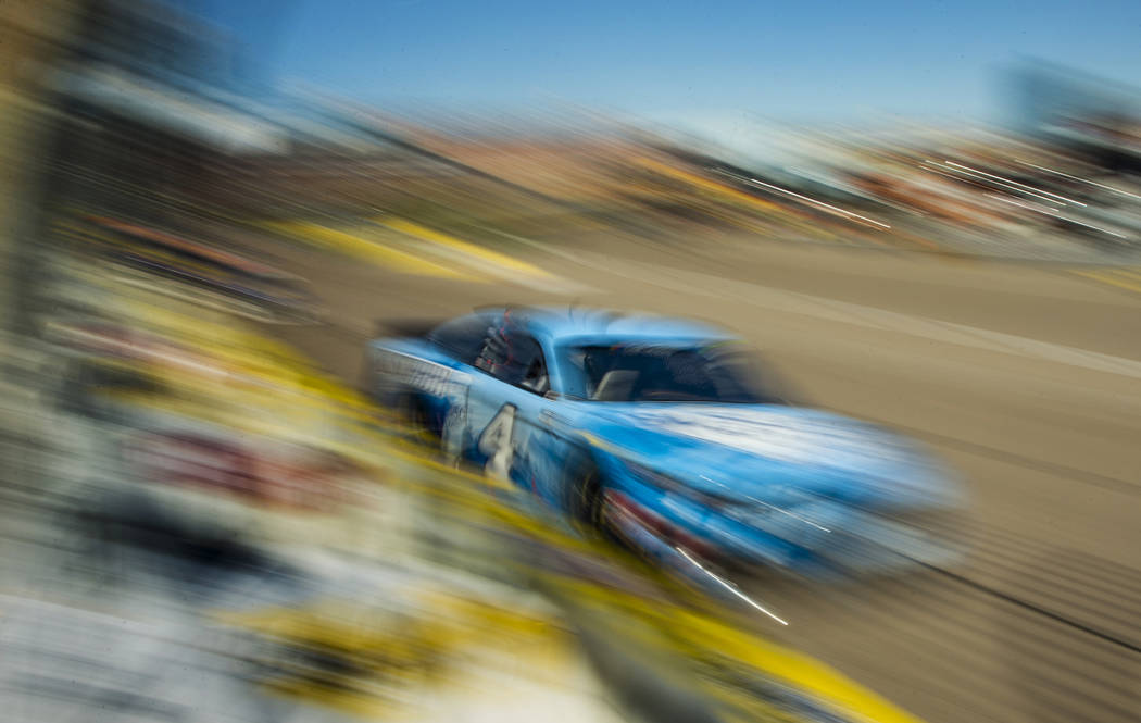 Kevin Harvick (4) leads the race into turn one during the Pennzoil 400 presented by Jiffy Lube, ...