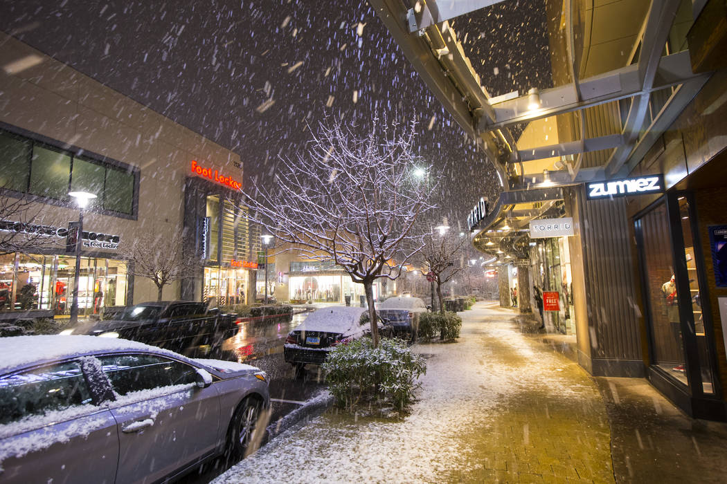 Snow falls around Downtown Summerlin in Las Vegas on Wednesday, Feb. 20, 2019. (Chase Stevens/L ...
