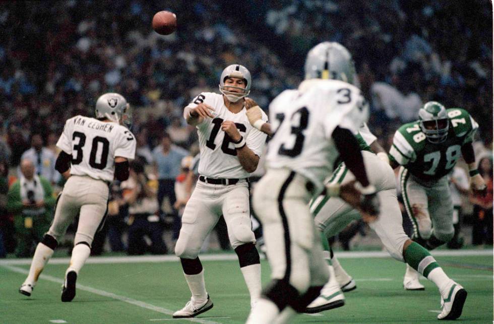 Jim Plunkett (16) quarterback for the Oakland Raiders in Super Bowl XV at the Louisiana Superdo ...