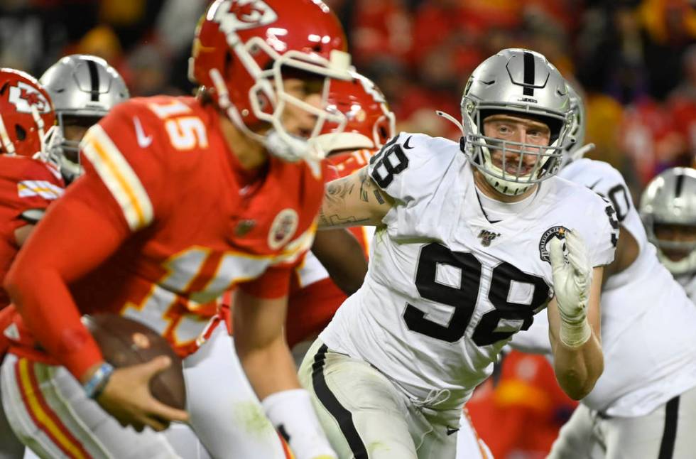 Oakland Raiders defensive end Maxx Crosby (98) chases Kansas City Chiefs quarterback Patrick Ma ...