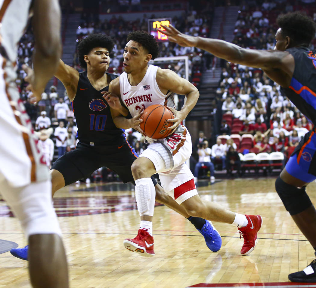 UNLV Rebels' Marvin Coleman (31) drives to the basket against Boise State Broncos' RayJ Dennis ...